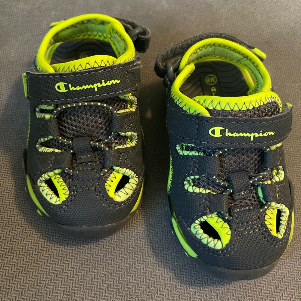 CHAMPION toddler sandals | Size 4W